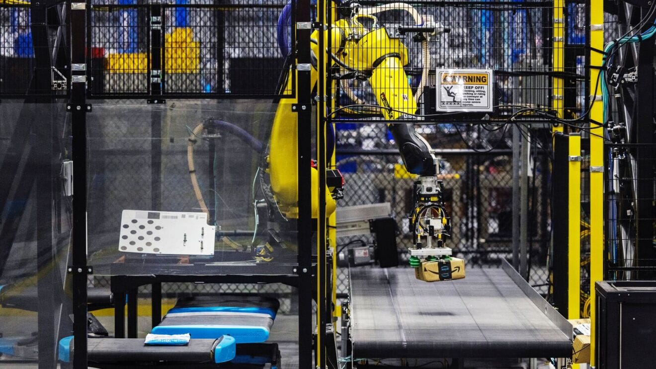 Holy robots Batman! Meet Robin the robotic arm (Image: Amazon)